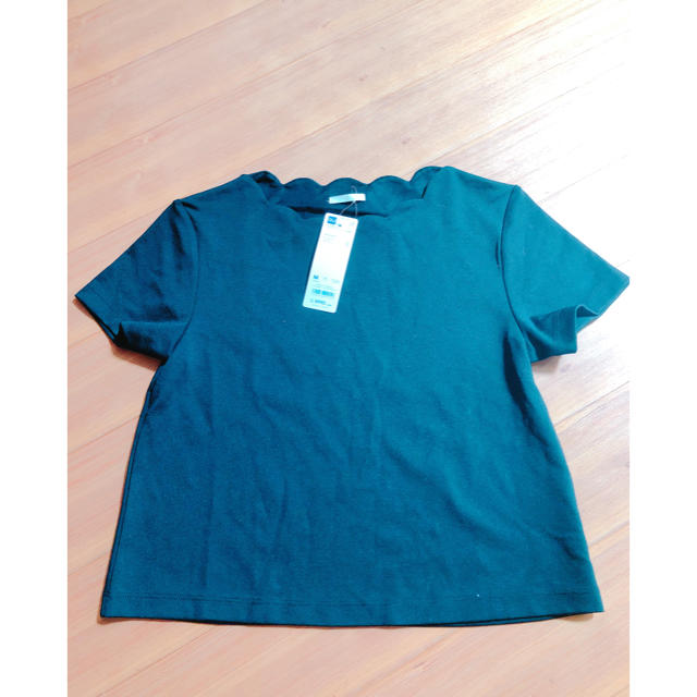 GU(ジーユー)のGU♡新品未使用タグ付き♡スカラップミニT レディースのトップス(Tシャツ(半袖/袖なし))の商品写真
