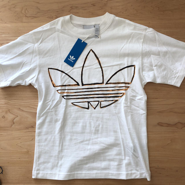 adidas(アディダス)の新品☆アディダス　オリジナルス　Tシャツ☆XS レディース メンズのトップス(Tシャツ/カットソー(半袖/袖なし))の商品写真