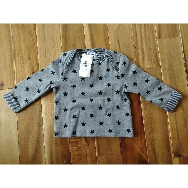 PETIT BATEAU(プチバトー)の【新品】プチバトー／長袖カットソー キッズ/ベビー/マタニティのベビー服(~85cm)(シャツ/カットソー)の商品写真