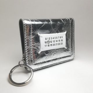 マルタンマルジェラ(Maison Martin Margiela)のKEYRING METALLIC WALLET IN SILVER(パスケース/IDカードホルダー)