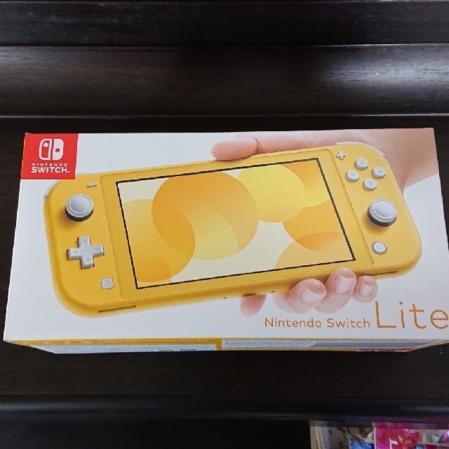 任天堂(ニンテンドウ)のNintendo Switch Lite イエロー エンタメ/ホビーのゲームソフト/ゲーム機本体(家庭用ゲーム機本体)の商品写真