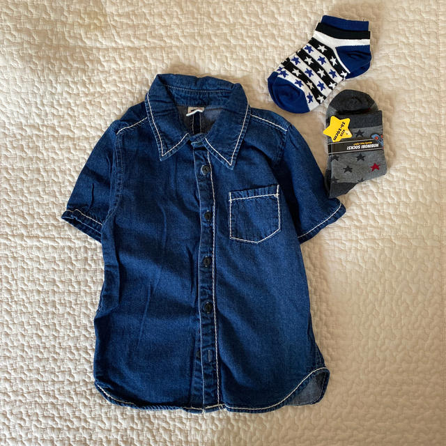 SHIPS KIDS(シップスキッズ)のSHIPS kids デニム半袖シャツ110 おまけ靴下 キッズ/ベビー/マタニティのキッズ服男の子用(90cm~)(ブラウス)の商品写真