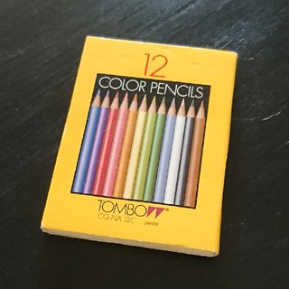 新品✴️未使用❗小さい‼️✏️トンボ鉛筆 ミニ色鉛筆 NQ 12色 削り器付き(色鉛筆)