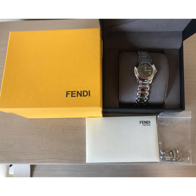 最安値特価 FENDI - FENDI 時計　クラシコラウンドブラック文字盤　F251021000の通販 by A's shop｜フェンディならラクマ 低価超歓迎