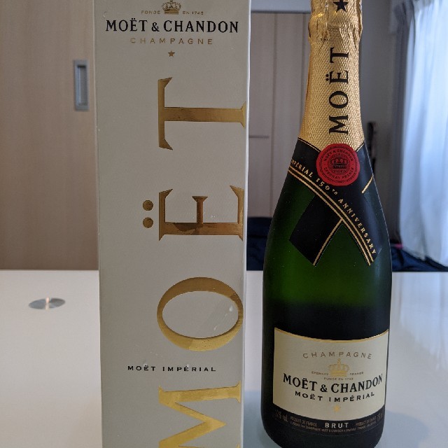 MOËT & CHANDON(モエエシャンドン)のmoet&chandonモエ　シャンパン 食品/飲料/酒の酒(シャンパン/スパークリングワイン)の商品写真