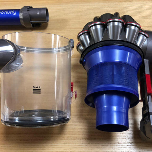 ✳️送料込み dyson v6  ダイソン　《難あり》付属品有り　動作確認済み 1