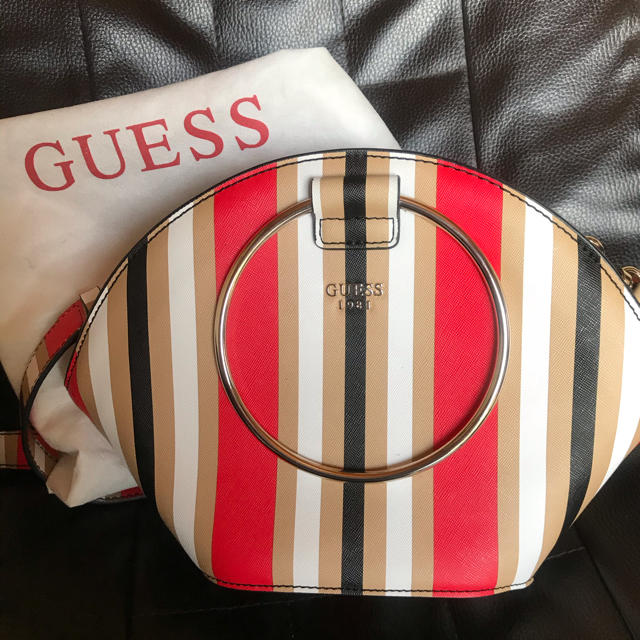 GUESS(ゲス)のGUESS ショルダー付きバック レディースのバッグ(ショルダーバッグ)の商品写真