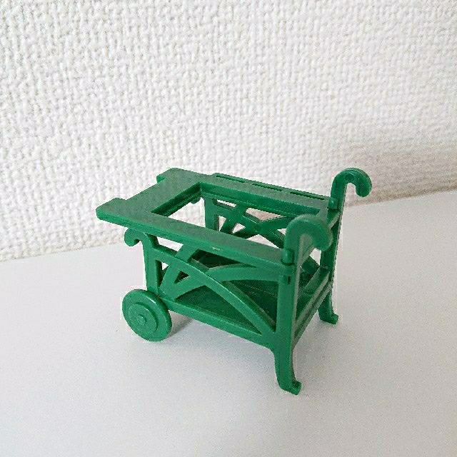 EPOCH(エポック)のシルバニアファミリー ガーデンクッキングセット ワゴン カート 荷車 廃盤   キッズ/ベビー/マタニティのおもちゃ(知育玩具)の商品写真