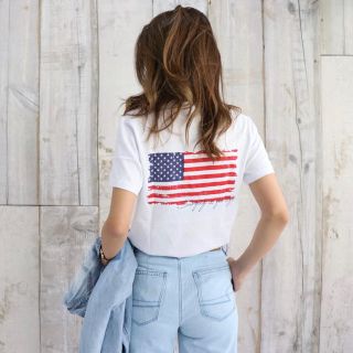 ゲス(GUESS)のアメリカンフラッグバックプリントTシャツ　Sサイズ　ホワイト　ロンハーマン(Tシャツ(半袖/袖なし))