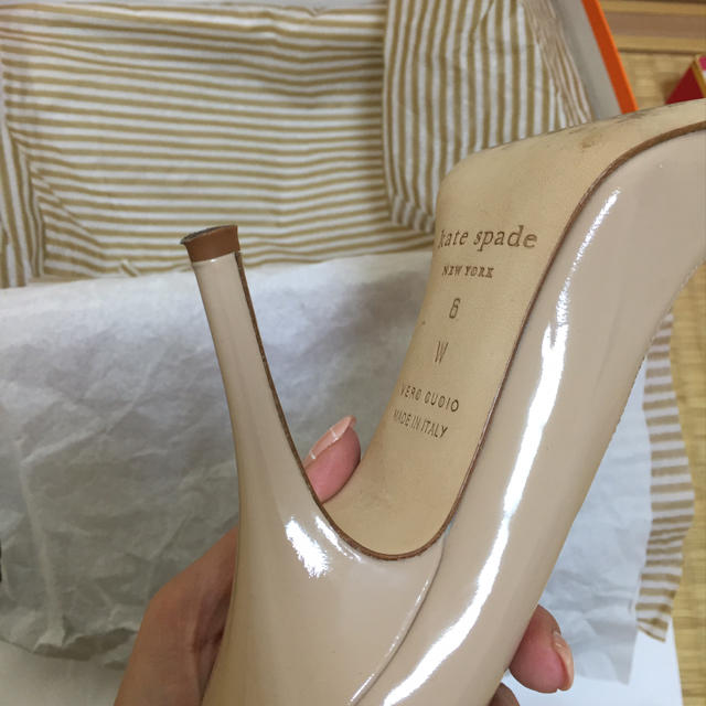 kate spade new york(ケイトスペードニューヨーク)の送料込☆ケイトスペードベージュパンプス  レディースの靴/シューズ(ハイヒール/パンプス)の商品写真