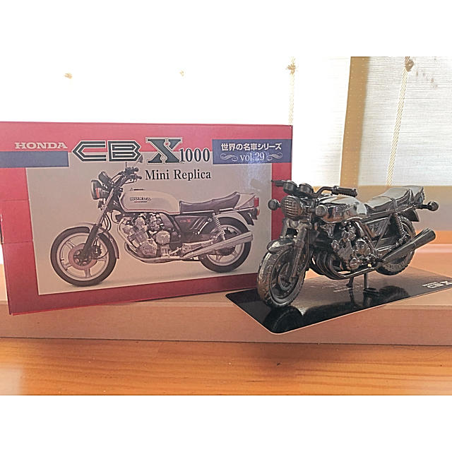 ホンダ(ホンダ)の世界の名車シリーズ　CBX1000 ミニレプリカ エンタメ/ホビーのおもちゃ/ぬいぐるみ(模型/プラモデル)の商品写真