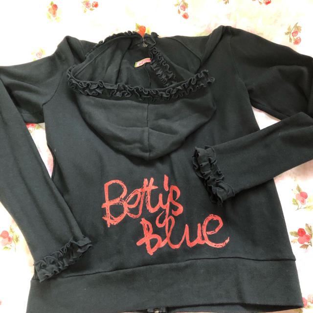 BETTY'S BLUE(ベティーズブルー)のベティーズブルーフリルパーカー レディースのトップス(トレーナー/スウェット)の商品写真