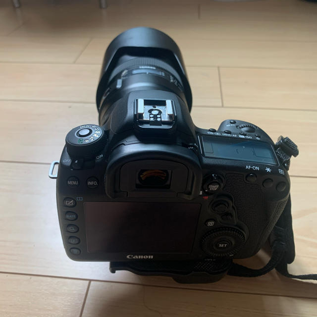 Canon(キヤノン)のCanon 5d mark4 中古　美品　望遠レンズ付 スマホ/家電/カメラのカメラ(デジタル一眼)の商品写真