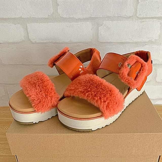 美品　UGG サンダル