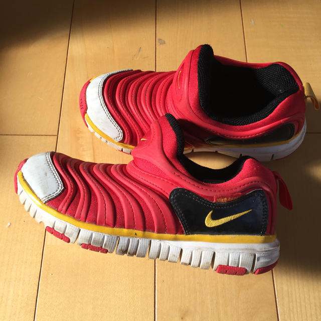 NIKE(ナイキ)のナイキスニーカー キッズ/ベビー/マタニティのキッズ靴/シューズ(15cm~)(スニーカー)の商品写真