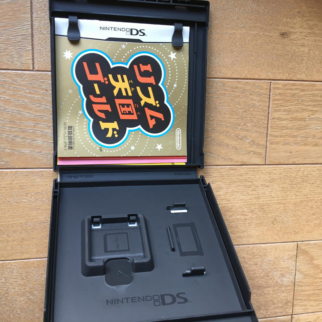 ニンテンドーDS(ニンテンドーDS)の箱と説明書のみ　リズム天国ゴールド エンタメ/ホビーのゲームソフト/ゲーム機本体(家庭用ゲームソフト)の商品写真