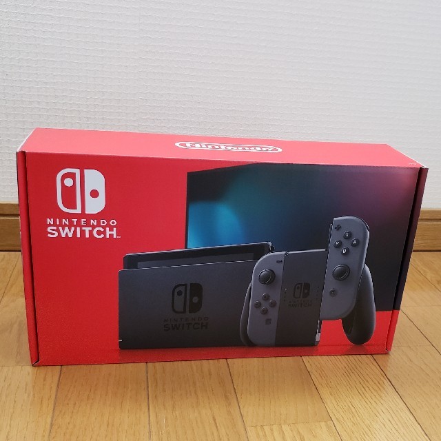 Nintendo Switch　本体　グレー エンタメ/ホビーのゲームソフト/ゲーム機本体(家庭用ゲーム機本体)の商品写真