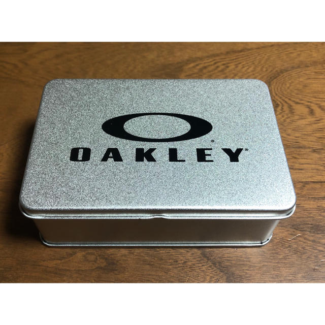 Oakley Oakleyマーカー グリーンフォーク 缶バッチ 新品 未使用 の通販 By Suu S Shop オークリーならラクマ