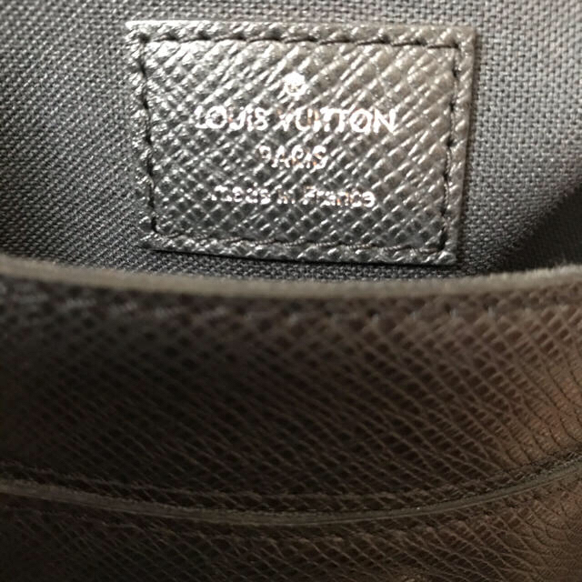 LOUIS VUITTON(ルイヴィトン)のルイヴィトン   タイガ　ルカ　ショルダーバック　美品 メンズのバッグ(ショルダーバッグ)の商品写真