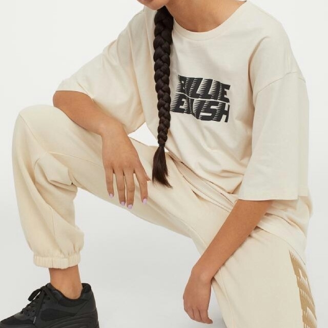 H&M(エイチアンドエム)のBillie Eilish Tシャツ ホワイトベージュ メンズのトップス(Tシャツ/カットソー(半袖/袖なし))の商品写真