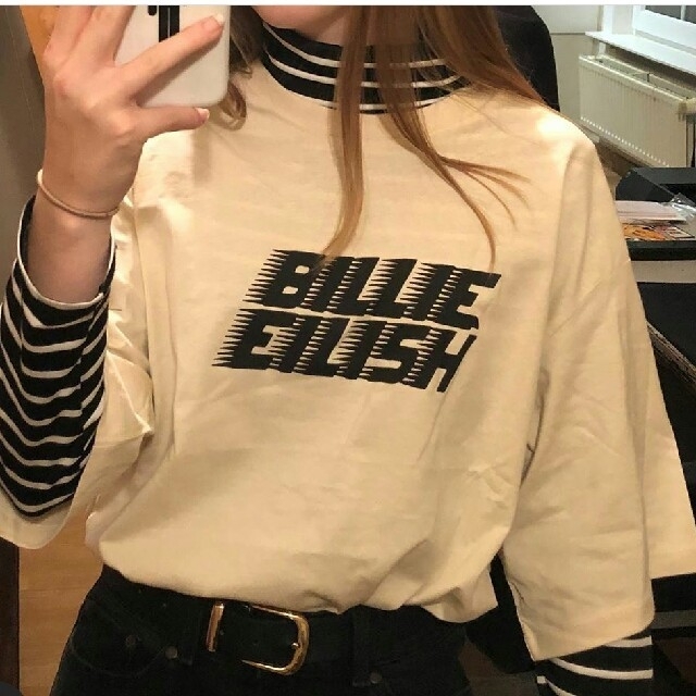 H&M(エイチアンドエム)のBillie Eilish Tシャツ ホワイトベージュ メンズのトップス(Tシャツ/カットソー(半袖/袖なし))の商品写真