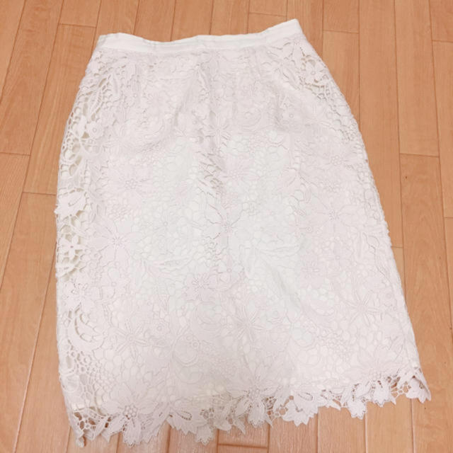JUSGLITTY(ジャスグリッティー)のジャスグリッティー  ホワイト　レースタイトスカート レディースのスカート(ひざ丈スカート)の商品写真