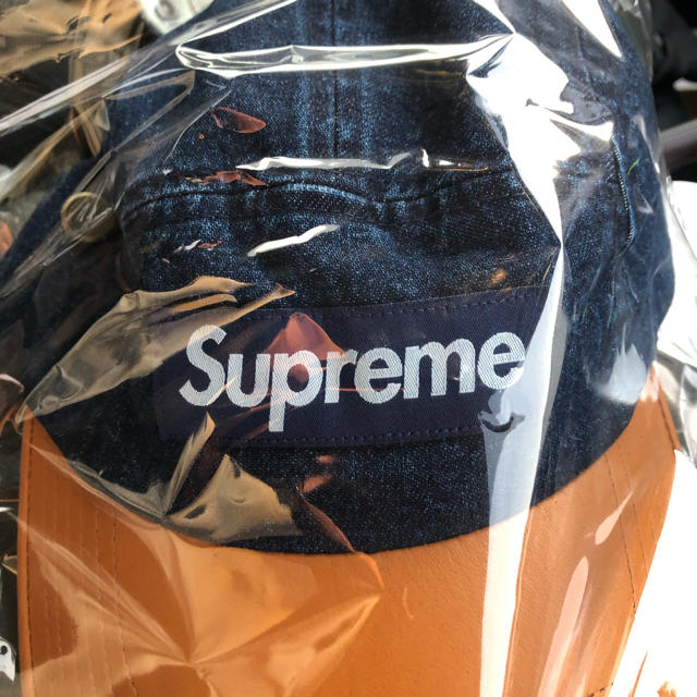 Supreme(シュプリーム)のSupreme®/ 2-Tone Denim Camp Cap /Blue メンズの帽子(キャップ)の商品写真