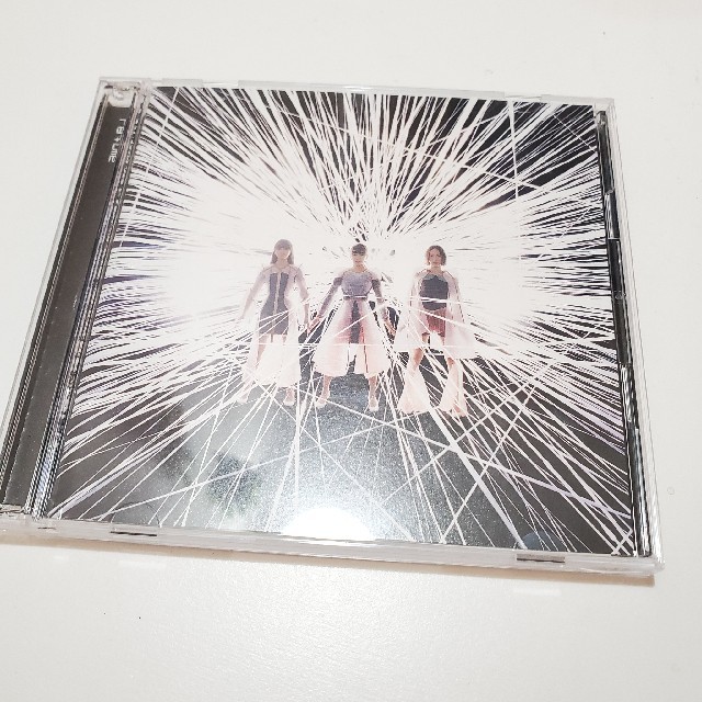 UNIVERSAL ENTERTAINMENT(ユニバーサルエンターテインメント)のPerfume　アルバム　future pop エンタメ/ホビーのCD(ポップス/ロック(邦楽))の商品写真