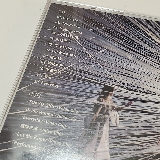UNIVERSAL ENTERTAINMENT(ユニバーサルエンターテインメント)のPerfume　アルバム　future pop エンタメ/ホビーのCD(ポップス/ロック(邦楽))の商品写真