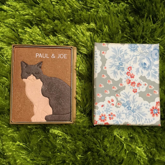 PAUL & JOE(ポールアンドジョー)のくう様専用 猫コスメ Paul & Joe♡ コスメ/美容のベースメイク/化粧品(アイシャドウ)の商品写真