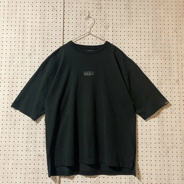 VANS(ヴァンズ)のVANS バンズ　ヴァンズ　Tシャツ白黒2枚新品　未使用 メンズのトップス(Tシャツ/カットソー(半袖/袖なし))の商品写真