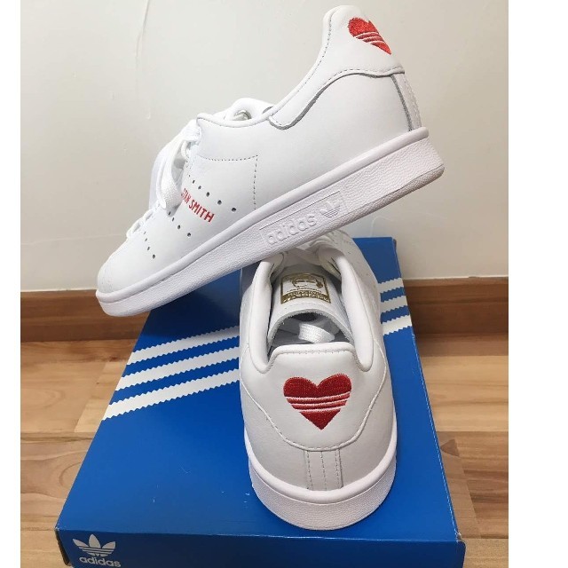 adidas(アディダス)のrabi♪様専用！！【新品】adidasスタンスミスハート（ホワイト:23cm） レディースの靴/シューズ(スニーカー)の商品写真