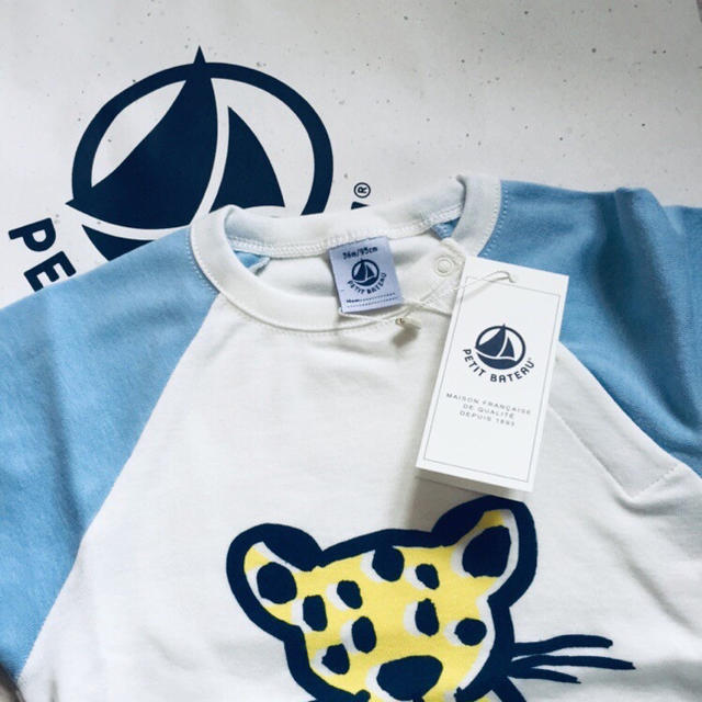 PETIT BATEAU(プチバトー)のとんちゃん様専用　新品未使用　プチバトー　36m プリント半袖Tシャツ　ヒョウ キッズ/ベビー/マタニティのベビー服(~85cm)(Ｔシャツ)の商品写真