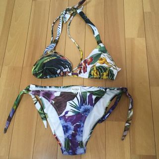 新品タグ付き●デシグアルdesigual 大判パレオ●透け感花ラメライン水着