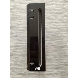 ウィー(Wii)のWii本体とソフト４本セット(家庭用ゲーム機本体)