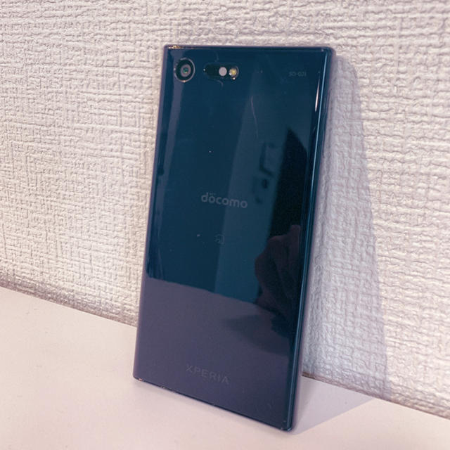 NTTdocomo(エヌティティドコモ)のXperia X Compact Black 32 GB docomo  スマホ/家電/カメラのスマートフォン/携帯電話(スマートフォン本体)の商品写真