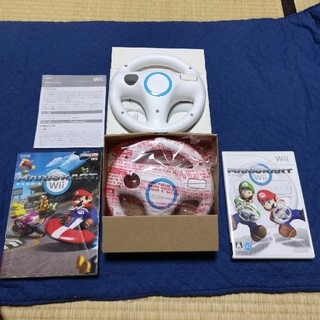 ウィー(Wii)のwiiマリオカート ハンドル2個(家庭用ゲームソフト)