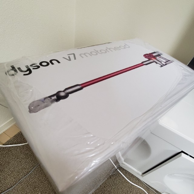 Dyson(ダイソン)の【未開封】dyson V7 スマホ/家電/カメラの生活家電(掃除機)の商品写真