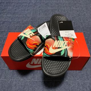 ナイキ(NIKE)の早い者勝ち🌺残りわずか ナイキ べナッシ ハワイアン ボタニカル  即完売(サンダル)