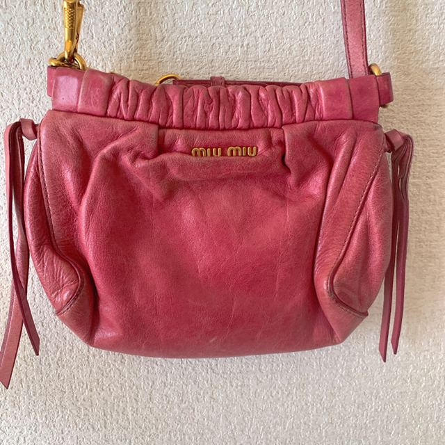 miumiu(ミュウミュウ)のmiumiu ショルダー　バッグ レディースのバッグ(ショルダーバッグ)の商品写真