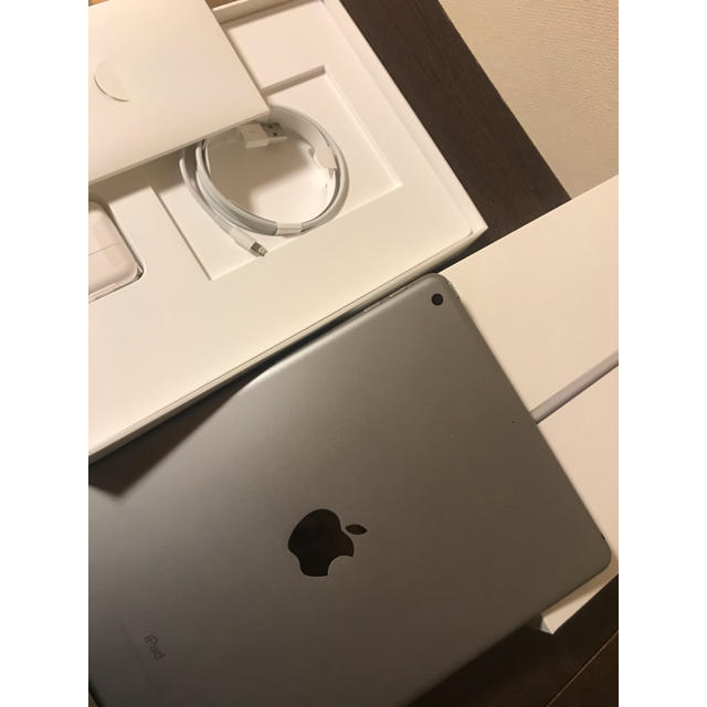 Apple iPad 第5世代 128GB A1822 WiFi スペースグレー