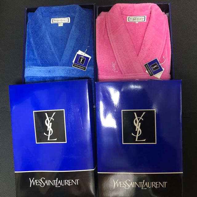 Yves Saint Laurent Beaute(イヴサンローランボーテ)のYSL バスローブ(ペア青赤) レディースのルームウェア/パジャマ(ルームウェア)の商品写真