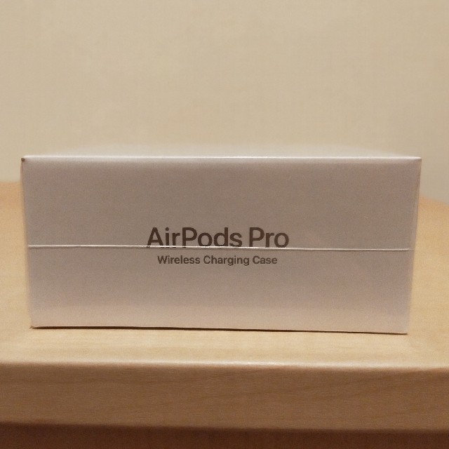 Apple(アップル)のお値引き中！【新品】AirPods pro エアーポッズプロ MWP22J/A スマホ/家電/カメラのオーディオ機器(ヘッドフォン/イヤフォン)の商品写真