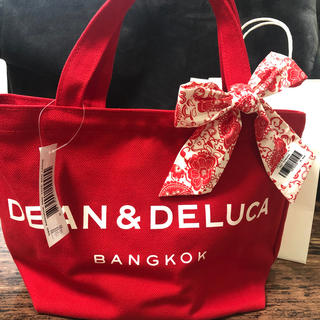 ディーンアンドデルーカ(DEAN & DELUCA)のDEAN&DELUCA  Bangkok限定  red  ラージサイズ(トートバッグ)