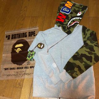 アベイシングエイプ(A BATHING APE)の🦈a bathing ape  Shark Parker🦈(パーカー)