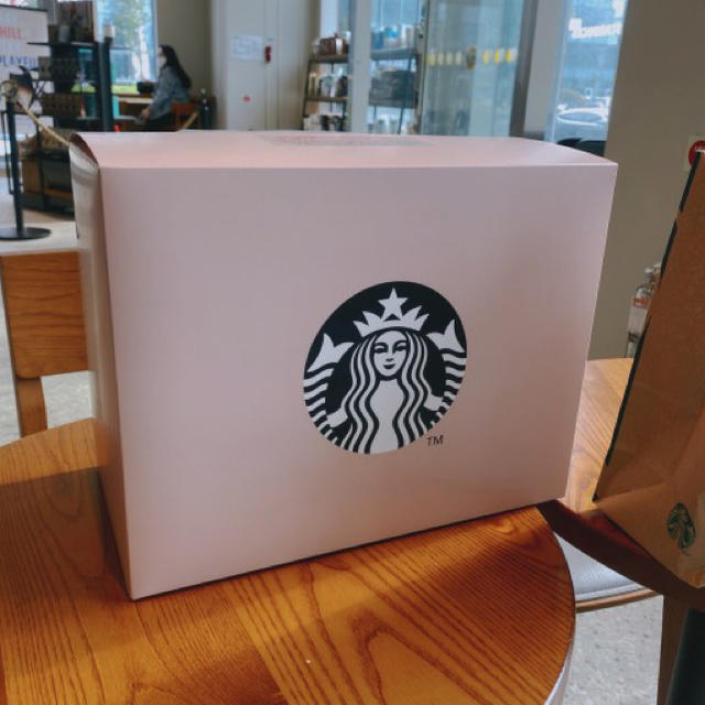 Starbucks Coffee(スターバックスコーヒー)の韓国スタバ♡非売品 レディースのバッグ(スーツケース/キャリーバッグ)の商品写真