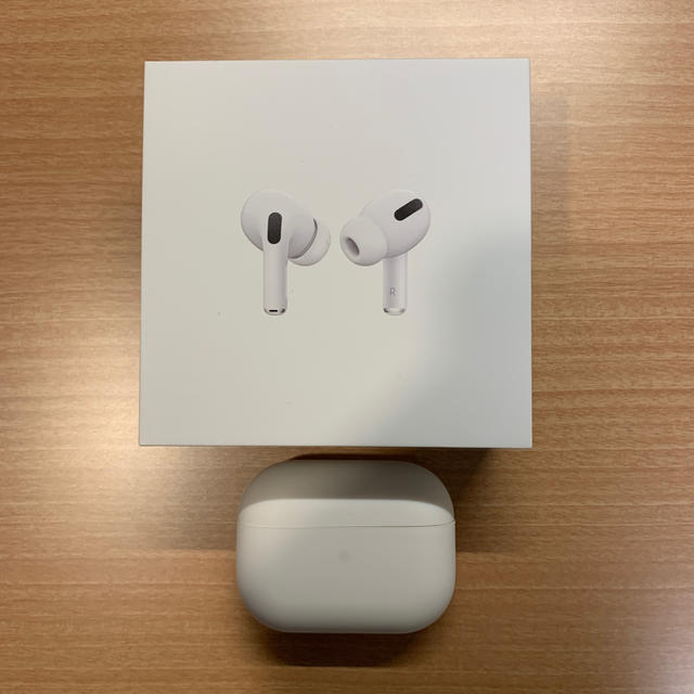 非売品 Apple - Apple AirPods Pro シリコンケース付属 ヘッドフォン/イヤフォン