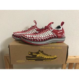 キーン(KEEN)のKEEN UNEEK 赤ペイズリー柄　新品未使用　26cm us8(サンダル)