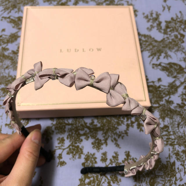 LUDLOW(ラドロー)の大幅値下げ♡ラドロー　カチューシャ　リボン　スワロフスキー レディースのヘアアクセサリー(カチューシャ)の商品写真