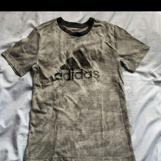 adidas(アディダス)のアディダス　キッズ　Ｔシャツ キッズ/ベビー/マタニティのキッズ服男の子用(90cm~)(Tシャツ/カットソー)の商品写真